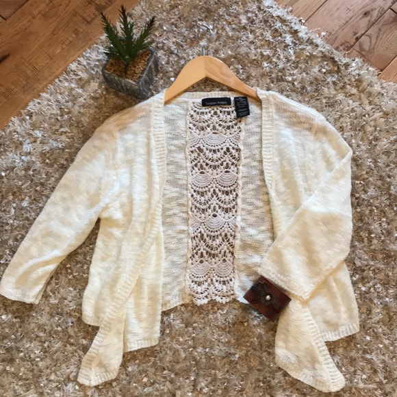 Boho style ✌🏻 cropped sweater with lace detail - Picture 1 of 3